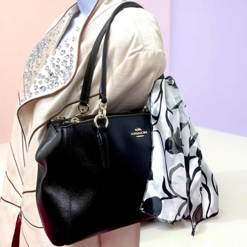 Handcrafted  Coach New York  Black  Leather  Shoulder/Handbag + Silk Scarf(44)
